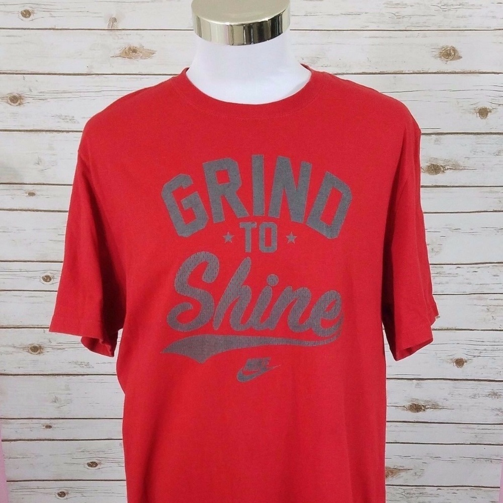 Nike Grind to Shine Men's XL Graphic T-Shirt Red
